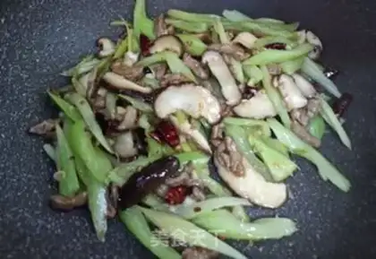 Make Celery mushrooms and fried meat step 7