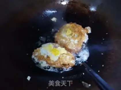 Make Rhobbes boiled eggs step 1