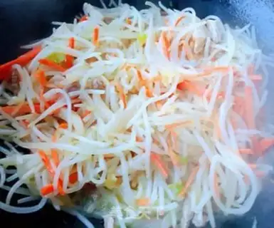 Make The green bean sprouts, the carrots, the meat step 6
