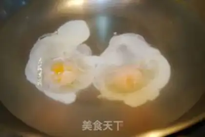 Make Quick-hand breakfast with hot soup step 3