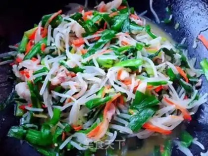 Make The green bean sprouts, the carrots, the meat step 9