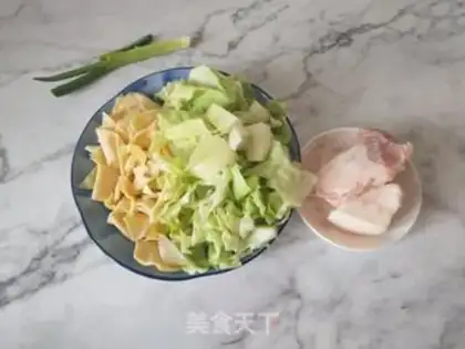 Make The cabbage is dry tofu step 0