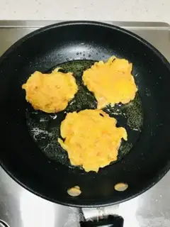 Make Twin omelet step 4