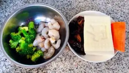 Make Shrimp sprouts and tofu step 0