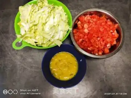 Make Tomato egg noodles step 0