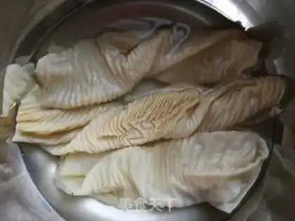Make Seaweed silk mixed with man-made meat step 1