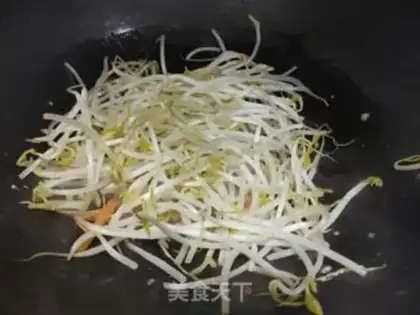 Make Scrambled bean sprouts step 5