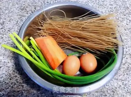 Make Garlic carrot eggs and powder step 0
