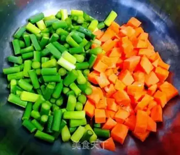 Make Garlic carrot eggs and powder step 2