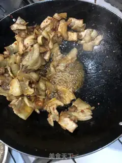 Make Garlic sprouts back to the pot step 3