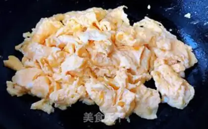 Make Garlic carrot eggs and powder step 4