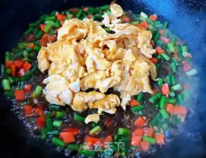 Make Garlic carrot eggs and powder step 8