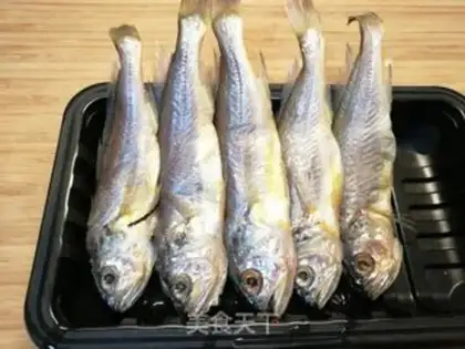 Make Shanghai-flavored little yellow fish step 0