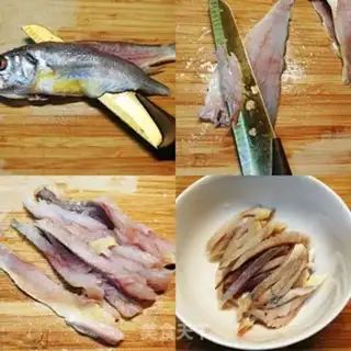 Make Shanghai-flavored little yellow fish step 1