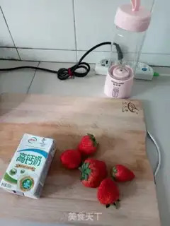 Make Strawberry shakes step 0
