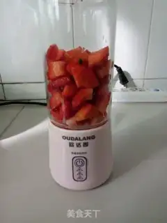 Make Strawberry shakes step 3