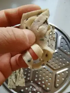 Make Pelican leaf step 11