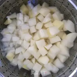 Make Black pepper beef, fried potatoes step 2