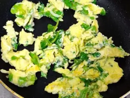 Make Screeches, fried eggs step 3