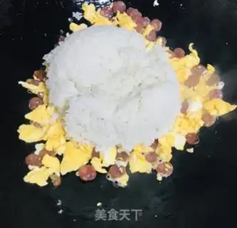 Make Weenie egg fried rice step 5