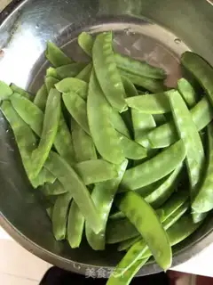 Make Onions of Dutch beans step 0