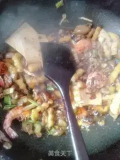 Make Dry-pot intestines shrimp step 7