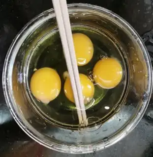 Make Tomato fried eggs step 2