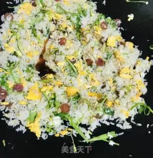 Make Weenie egg fried rice step 7