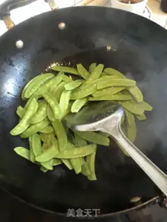 Make Onions of Dutch beans step 1