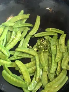 Make Onions of Dutch beans step 3