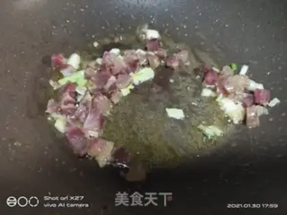 Make Pillard sausage fried rice step 1