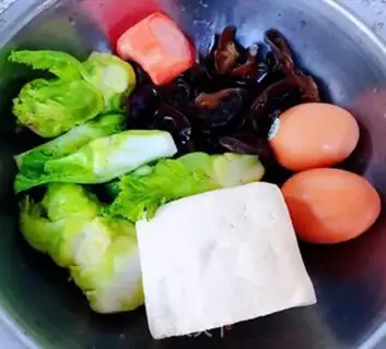 Make Soybeans, curds, omelet soup step 0