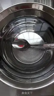 Make Salt-water bubbled duck eggs step 1