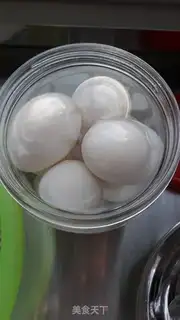 Make Salt-water bubbled duck eggs step 2