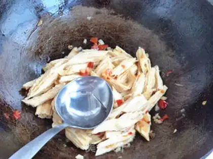 Make Pepper chopping and scavenging bamboo step 6