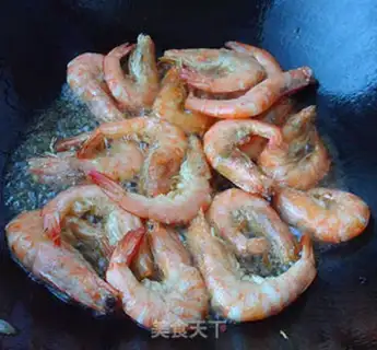 Make Tomato sauce shrimp step 1