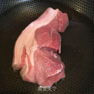 Make Cricket egg mushroom pork step 1