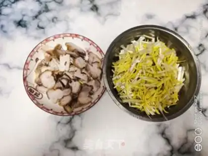 Make Five flowers and a half step 0