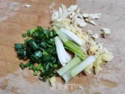 Make Little yellow fish fan soup step 0