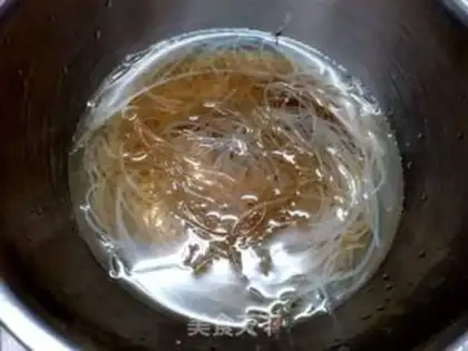 Make Little yellow fish fan soup step 2