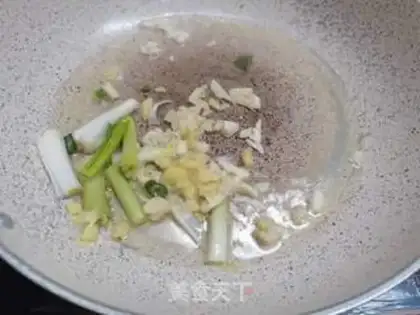 Make Little yellow fish fan soup step 3