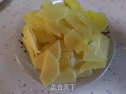 Make Onion fried potato chips step 1