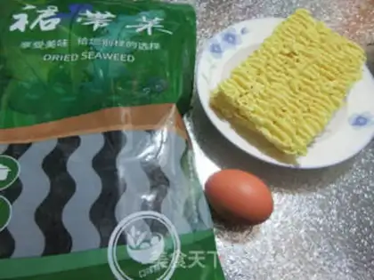 Make Fried egg skirts with raisins step 0