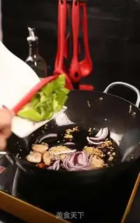 Make Spicy pot potato chips step 4