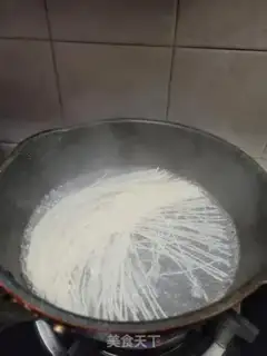 Make The spinach noodle step 1