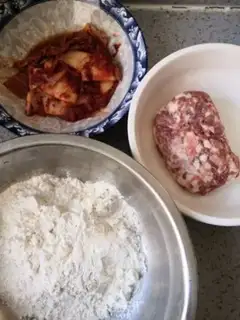 Make Pickle pork dumplings step 0