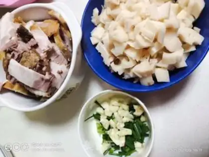 Make Five flowers for the fruit step 0