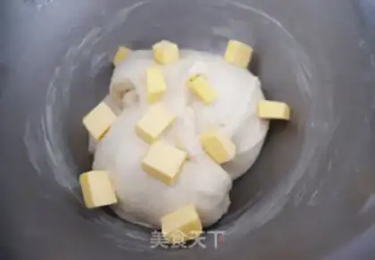 Make Q CUTE LITTLE COW BREAD step 1