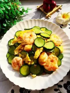Make cucumber shrimp fried eggs step 9