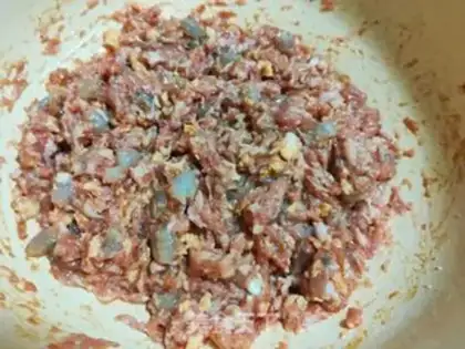 Make Pork sauerkraut, three fresh dumplings step 2